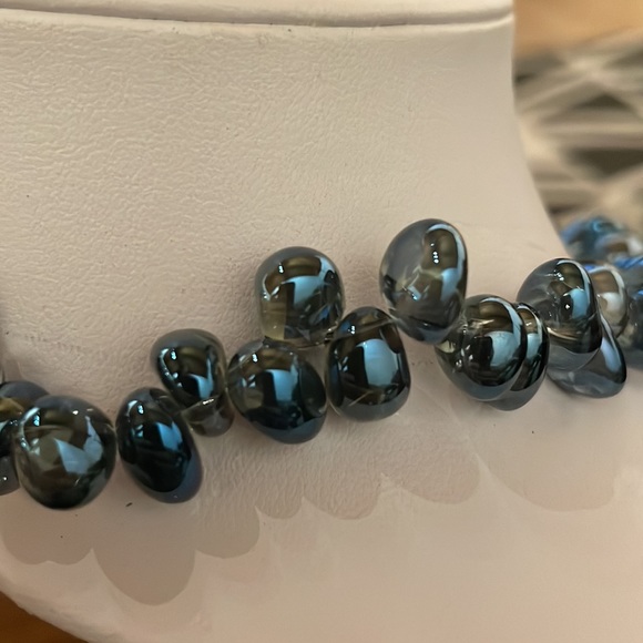 Iridescent glass bead necklace - Picture 2 of 7